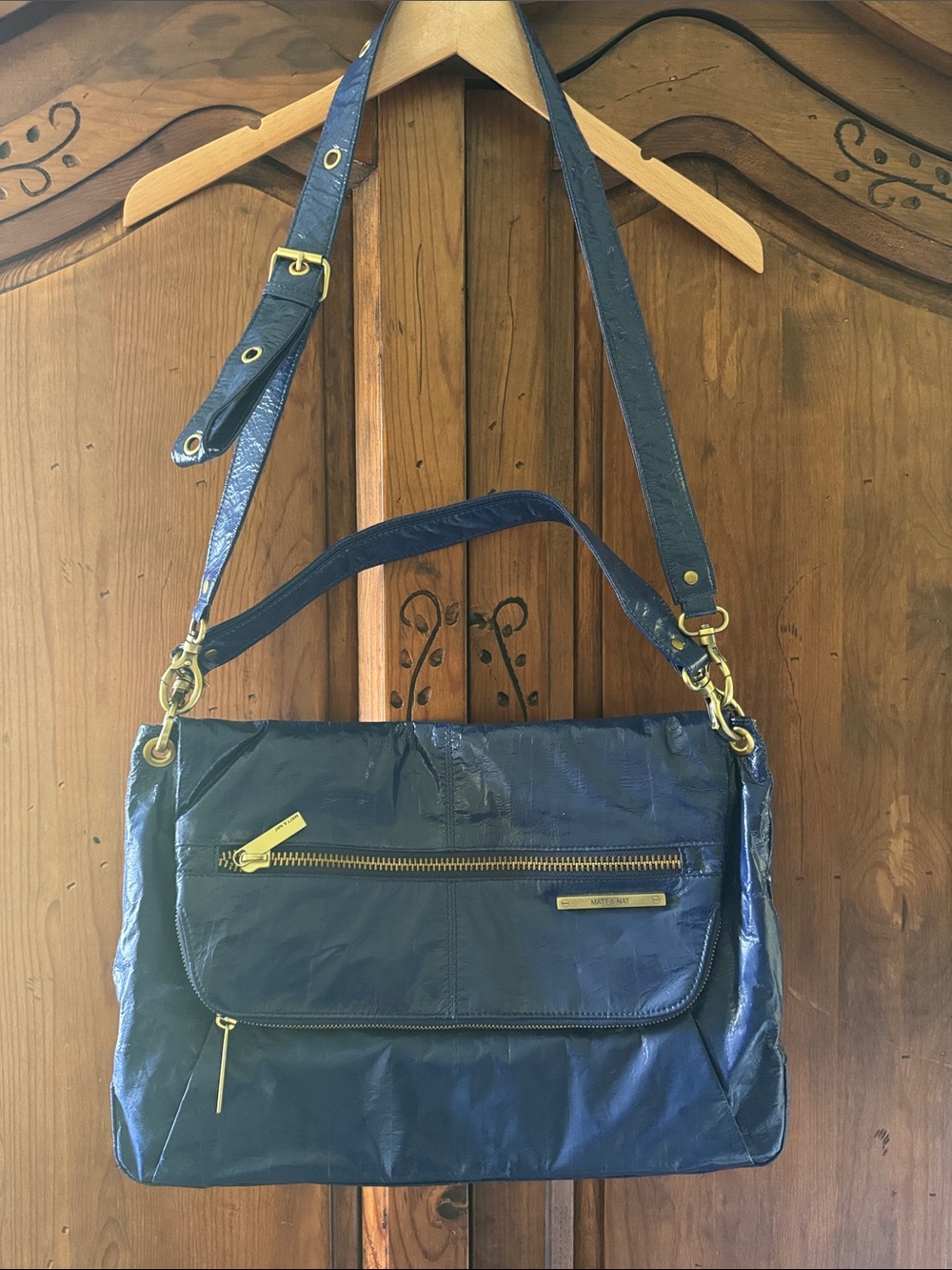 NWOT MATT&NAT CONVERTIBLE MESSENGER BAG. ROYAL BLUE.